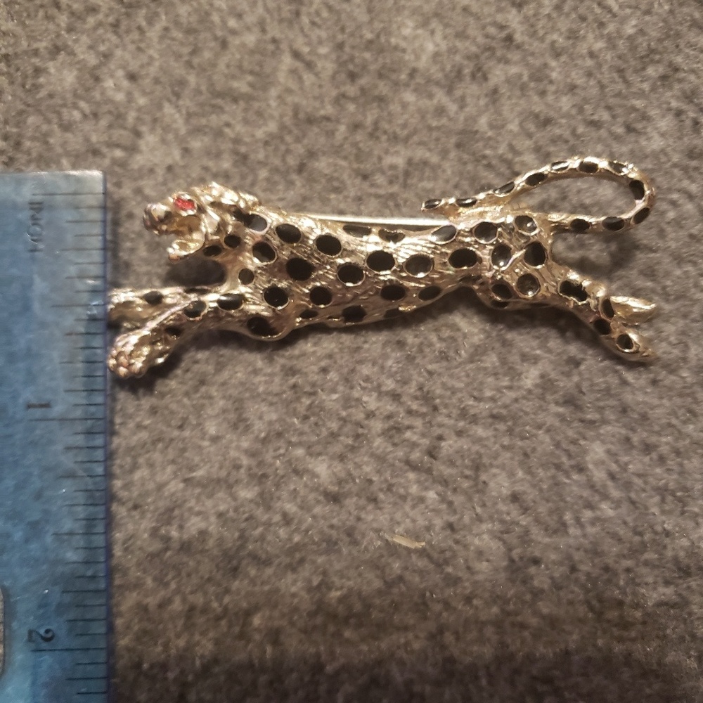 Spotted leopard pin - Picture 2 of 3